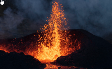日本火山喷发灰柱高达3400米