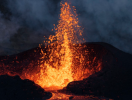 日本火山喷发灰柱高达3400米